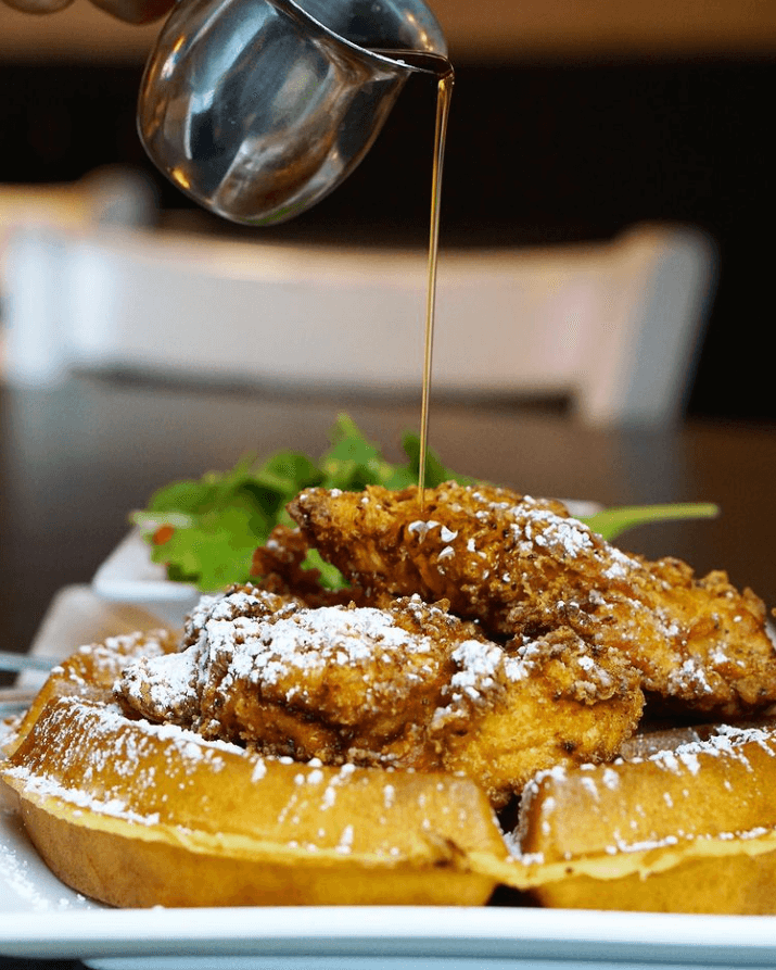 Best-chicken-waffles-downtown-toronto-eggspectation