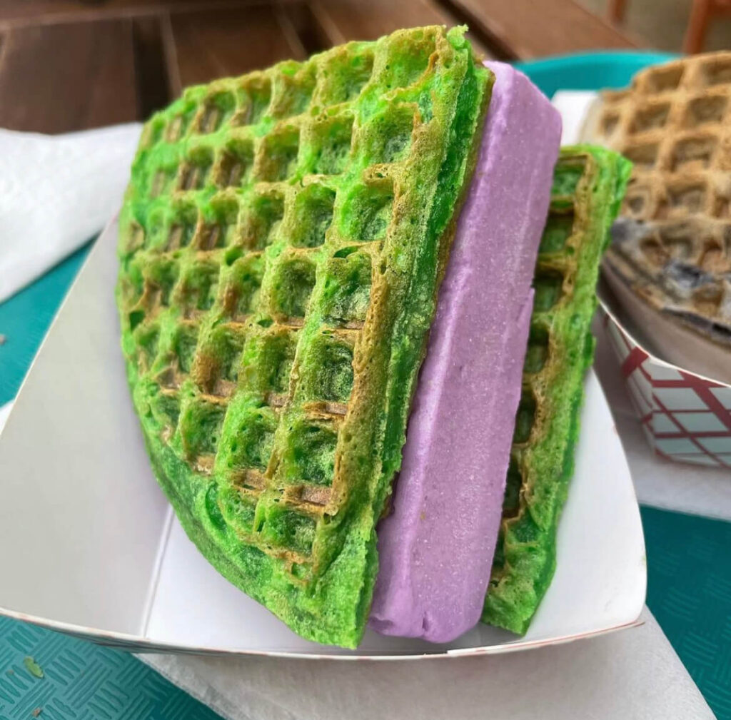 Best-waffle-ice-cream-sandwich-toronto-grandmamas