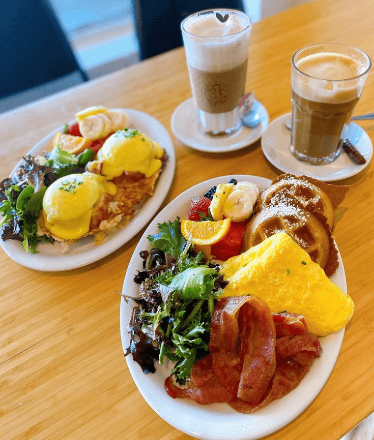 Best-waffles-toronto-brunch-starving-artist