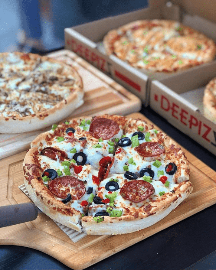 Best-halal-pizza-toronto-deepizz-pizzeria-college-st